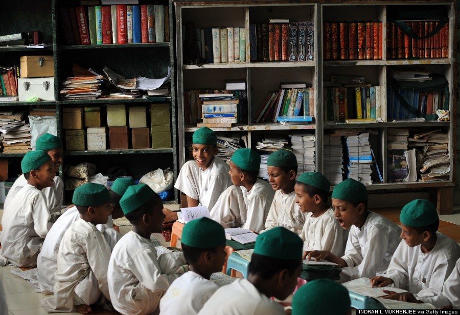 أطفال يتلون القرآن قبل الإفطار بالسودان