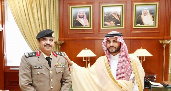 بالصور.. نائب أمير حائل يقلد نائب مدير شرطة المنطقة رتبته الجديدة