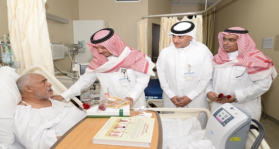 ” الداود ” ينقل تحيات وزير الداخلية للمرضى المنومين بمستشفى قوى الأمن بالرياض
