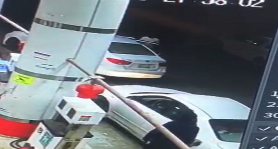 تفاصيل مقطع سرقة مركبة من محطة وقود بجدة واستخدامها في جريمة أخرى