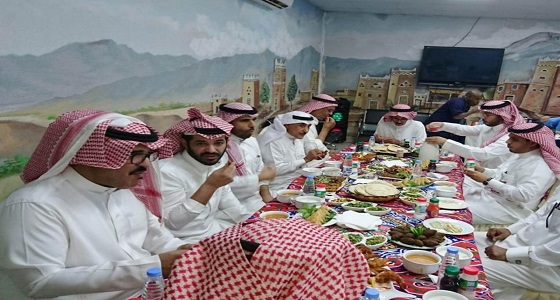بالصور.. مجمع الأمل بالرياض يقيم إفطارا جماعيا لنزلائه