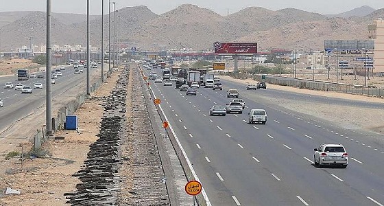 كثافة مرورية إثر انقلاب مركبة على طريق &#8221; مكة &#8211; جدة &#8221; السريع