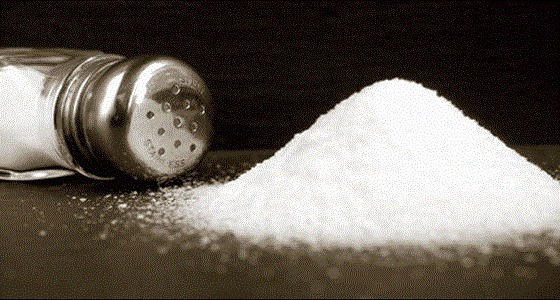 رجل يطلق زوجته بسبب ” الملح الزيادة “