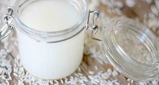 دعي صالونات التجميل.. فقط ماء الأرز لتطويل شعرك ونضارة بشرتك