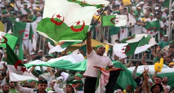 الكاف يهدد جماهير الجزائر ويفرض غرامة مالية على المنتخب