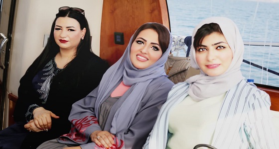 تكريم الشاعرة الإماراتية حمدة المر في جزر العالم بدبي