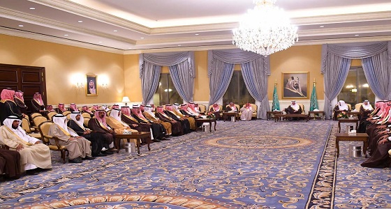 أمير تبوك يلتقي أهالي المنطقة في جلسة سموه الأسبوعية