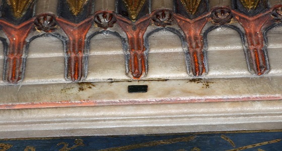 جامع تركي مزين بالحجر الإسود يثير غضب المغردين العرب.. ” سرقة في وضح النهار “