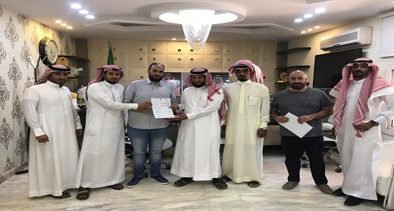 رئيس بلدية طريف يدشن أول رخصة فنية إلكترونية