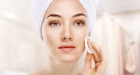 بينها تغير الهرمونات والحساسية.. أضرار لا تتوقعينها لاستخدام مزيلات الماكياج
