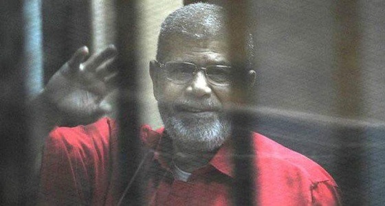 الإعدام والمؤبد.. أحكام على محمد مرسي في قضايا أخري