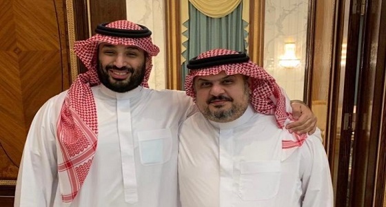 الأمير عبدالرحمن بن مساعد ينشر صورة تجمعه بولي العهد ويعلق: ” مع الفخر والذخر والعز “