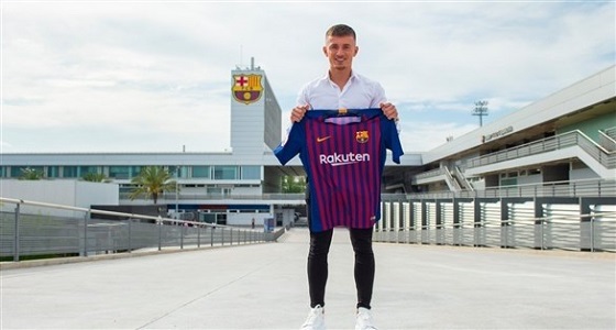 برشلونة يضم فان بيجين لصفوفه بعقد لمدة عامين 