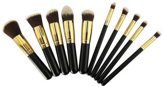 تحذير: أضرار خطيرة على البشرة بسبب إهمال تنظيف فراشي المكياج