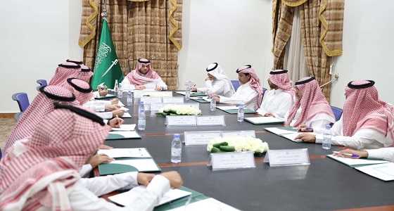 بالصور.. أمير الشمالية يرأس اجتماع لجنة متابعة المشاريع ويشيد بتحسن الأداء