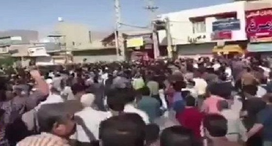 بالفيديو.. مظاهرات حاشدة في مدن إيران بسبب ارتفاع الأسعار 