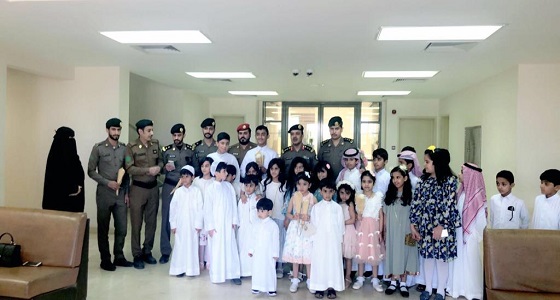 بالصور.. ” الرويلي ” تبادر بزيارة الدفاع المدني بأحياء النظيم لتهنئتهم بعيد الفطر