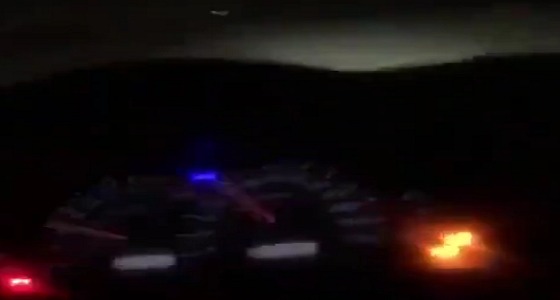 بالفيديو.. قائد مركبة ينشغل بالجوّال ويقع له حادث في الحال