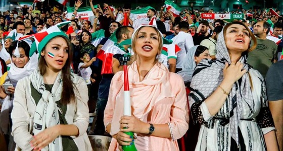 فيفا يحرج إيران ويسمح برفع الشعارات الاجتماعية ضدها