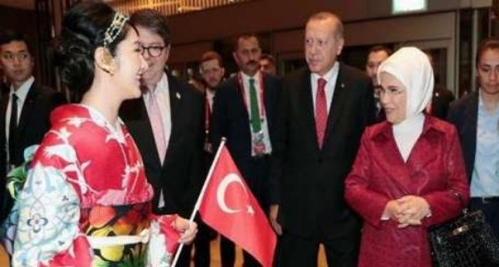 رغم الأزمة الطاحنة.. سعر حقيبة زوجة أردوغان يثير غضب الأتراك