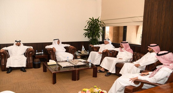 أمين الشرقية يناقش المشاريع التنموية مع المجلس البلدي بالجبيل