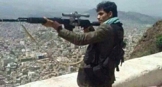 بالصورة.. المقاومة الشرعية تقتل قناص حوثي اعتاد استهداف المناطق السكنية