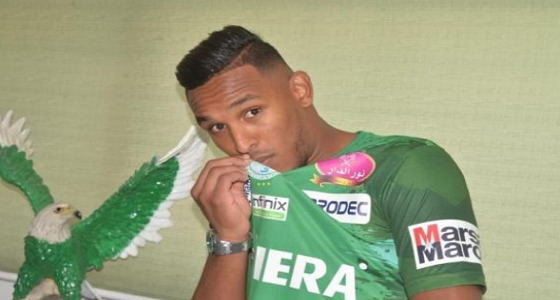 النصر يسعى للتعاقد مع مدافع الرجاء