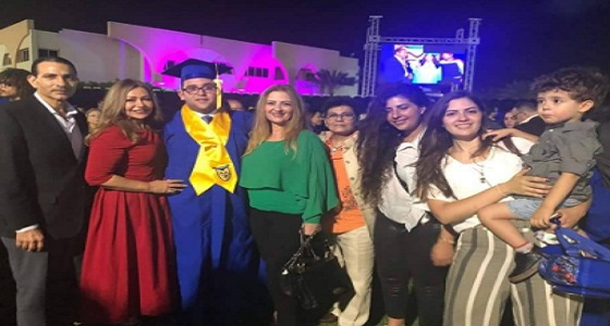 بالصور.. ليلى علوي تشارك الجمهور فرحتها بتخرج ابنها