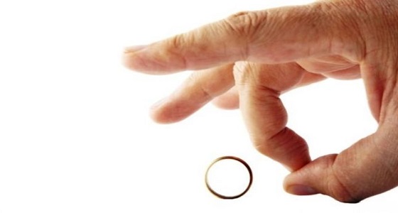 زوج في دعوى طلاق: زوجتي هربت من أسرتها لتتزوجني وخانتني مع صديقي