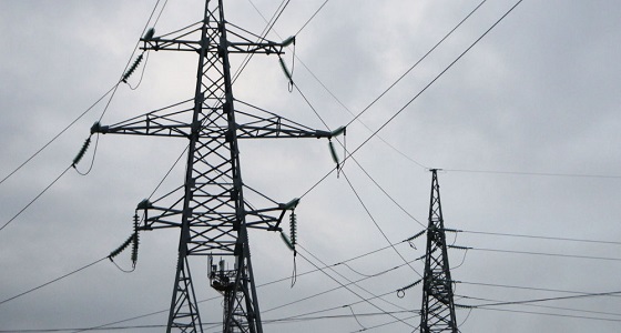 ازدحام يضرب محطات الوقود خوفًا من استمرار انقطاع الكهرباء في المناطق الجنوبية