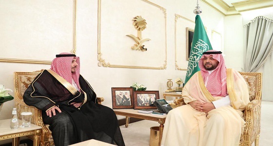 أمير الحدود الشمالية يستقبل مدير فرع وزارة التجارة والاستثمار