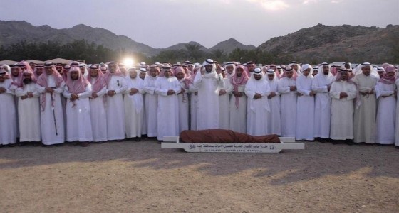 بالصور.. تشييع جثمان مدير تعليم مكة إلى مثواه الأخير بمقبرة الشرائع