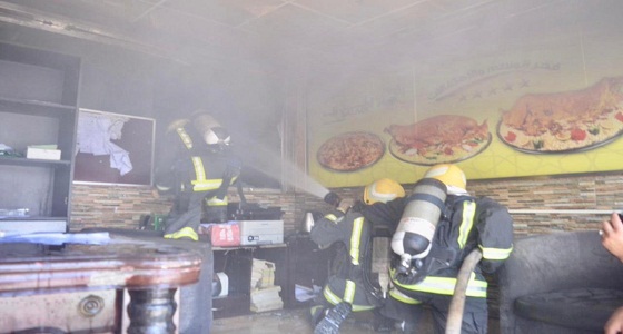 بالصور.. حريق مطعم في تبوك