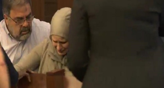 بالفيديو.. لحظات مؤثرة لرد فعل أم سورية شاهدت فيديو مقتل ابنها