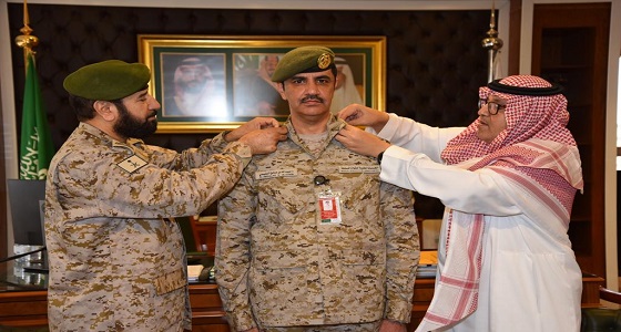 العامري يقلد العتيبي رتبة لواء