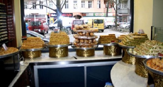 لجنة توطين الوظائف بنجران تتابع قرار توطين محلات الحلويات والمعجنات