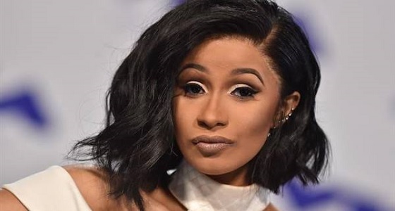 عملية تجميل تتسبب في تشوه قدمي فنانة شهيرة 