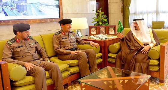 الأمير فيصل بن بندر يستقبل مدير عام الدفاع المدني وعدداً من كبار الضباط