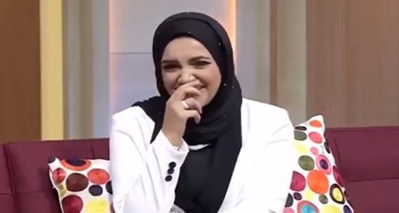 بالفيديو.. ردة فعل مذيعة شهيرة على أبيات غزلية سمعتها من ضيفها بالبرنامج
