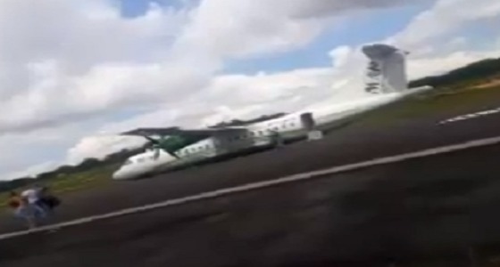 بالفيديو.. لحظة تنفيذ هبوط اضطراري لطائرة بدون عجلات