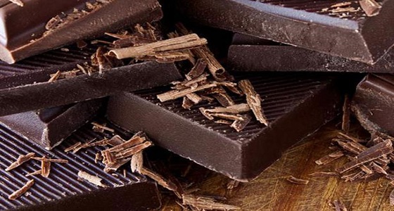 بينها المكسرات والشيكولاته.. أطعمة تزيد فرص ظهور حب الشباب