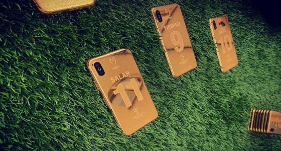 بالصور.. هواتف &#8221; iphone X &#8221; مطلية بذهب عيار 24 لكل لاعب بليفربول