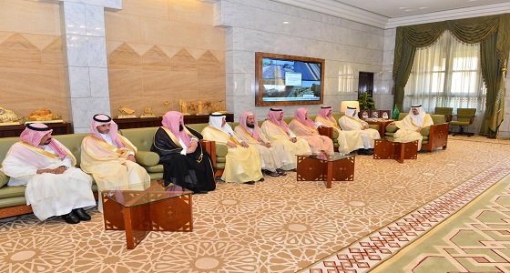 أمير الرياض يستقبل المسؤولين المهنئين بالعيد الفطر المبارك