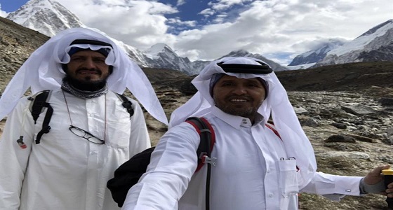 بالفيديو والصور.. شقيقان سعوديان يصلان لقمة إيفرست