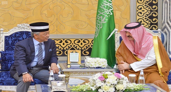 بالصور.. ملك ماليزيا يصل جدة