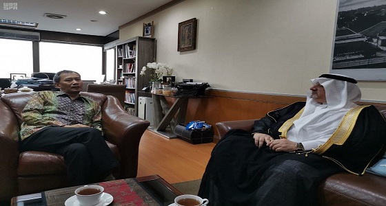 سفير المملكة لدى إندونيسيا يلتقي مدير وكالة الأنباء الإندونيسية