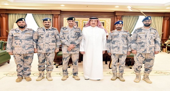 بالصور.. أمير جازان يقلّد عددًا من ضباط حرس الحدود رتبهم الجديدة