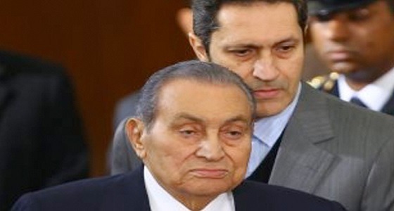 علاء مبارك يرد على نبأ وفاة والده