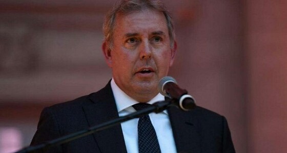 سفير لندن بواشنطن يقدم استقالته بعد تسريب مراسلاته عن ” ترامب “