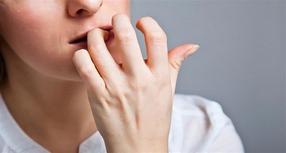 خبراء: قضم الأظافر يضعف مناعتك ويصيبك بالكتيريا الضارة
